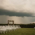 Mariage en extérieur : organiser un plan B crédible contre la pluie