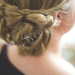 Coiffure pour cheveux court pour mariage : repères concrets et cas particuliers